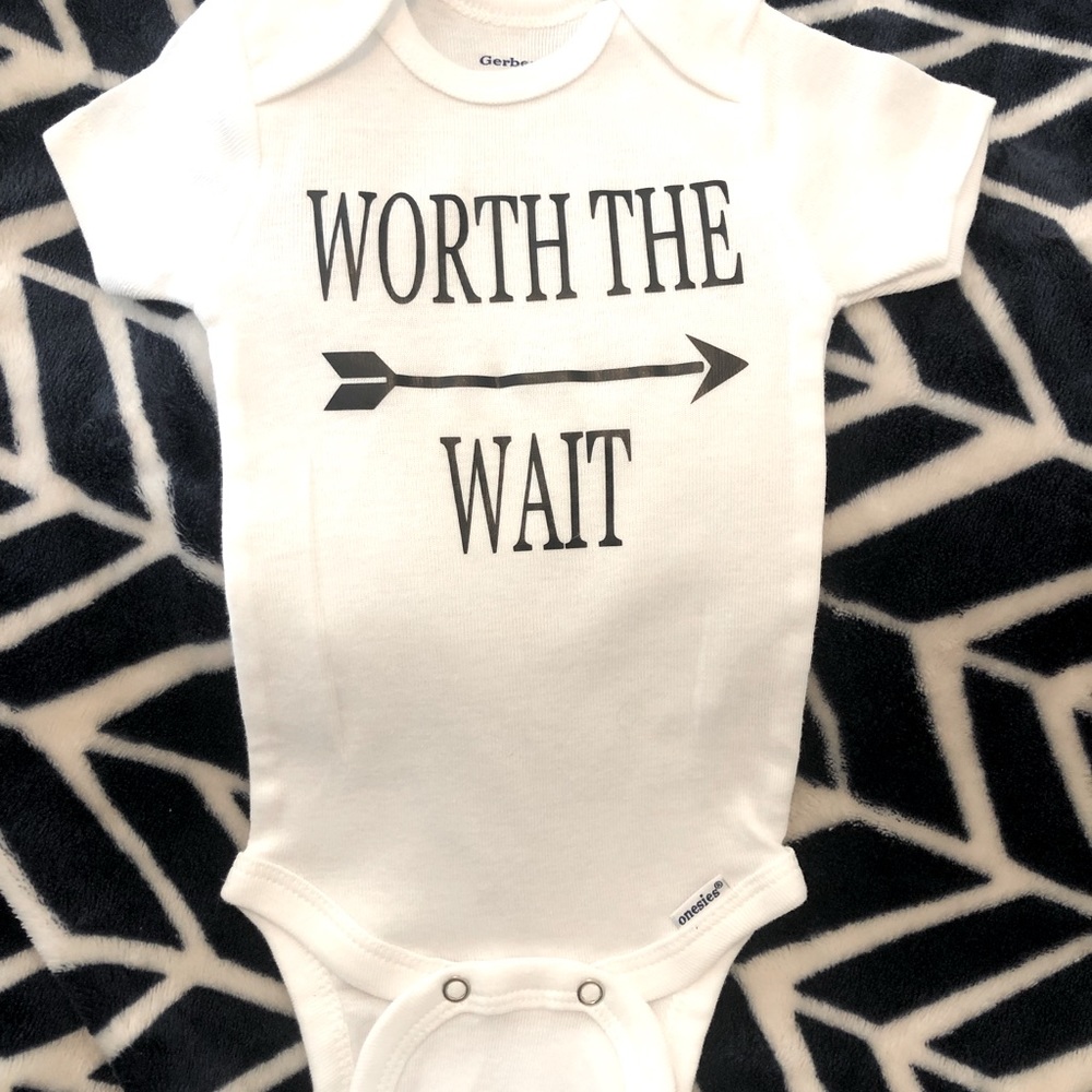 Gerber 0-3 m onesie.Brand nw w/o tags. Never worn
